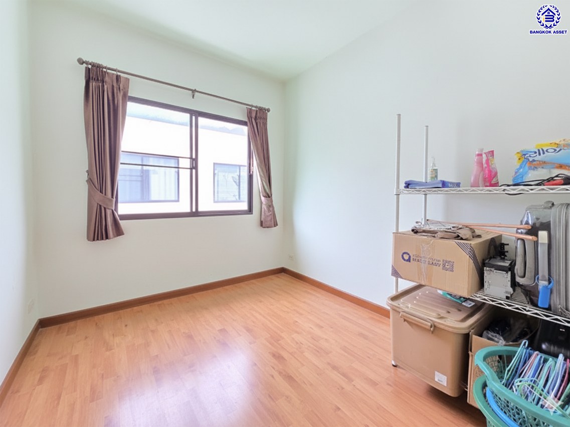 ทาวน์เฮ้าส์มือสองนนทบุรี โครงการ เดอะทรัสต์ ทาวน์โฮม ราชพฤกษ์-รัตนาธิเบศร์2 เนื้อที่ 20.50 ตร.ว. พื้นที่ใช้สอย 130 ตร.ม. ฟังก์ชัน 4 ห้องนอน 3 ห้องน้ำ 2 ที่จอดรถ บ้านพร้อมอยู่ พร้อมของแถมฟรี! เครื่องปรับอากาศ และ เครื่องทำน้ำอุ่น บนทำเลแห่งการเดินทาง เชื่อมต่อ ถนนราชพฤกษ์, ถนนชัยพฤกษ์, ถนนรัตนาธิเบศร์ ใกล้รถไฟฟ้าสายสีม่วง "สถานีบางรักน้อยท่าอิฐ" และใกล้จุดขึ้นทางด่วน "ศรีรัช"