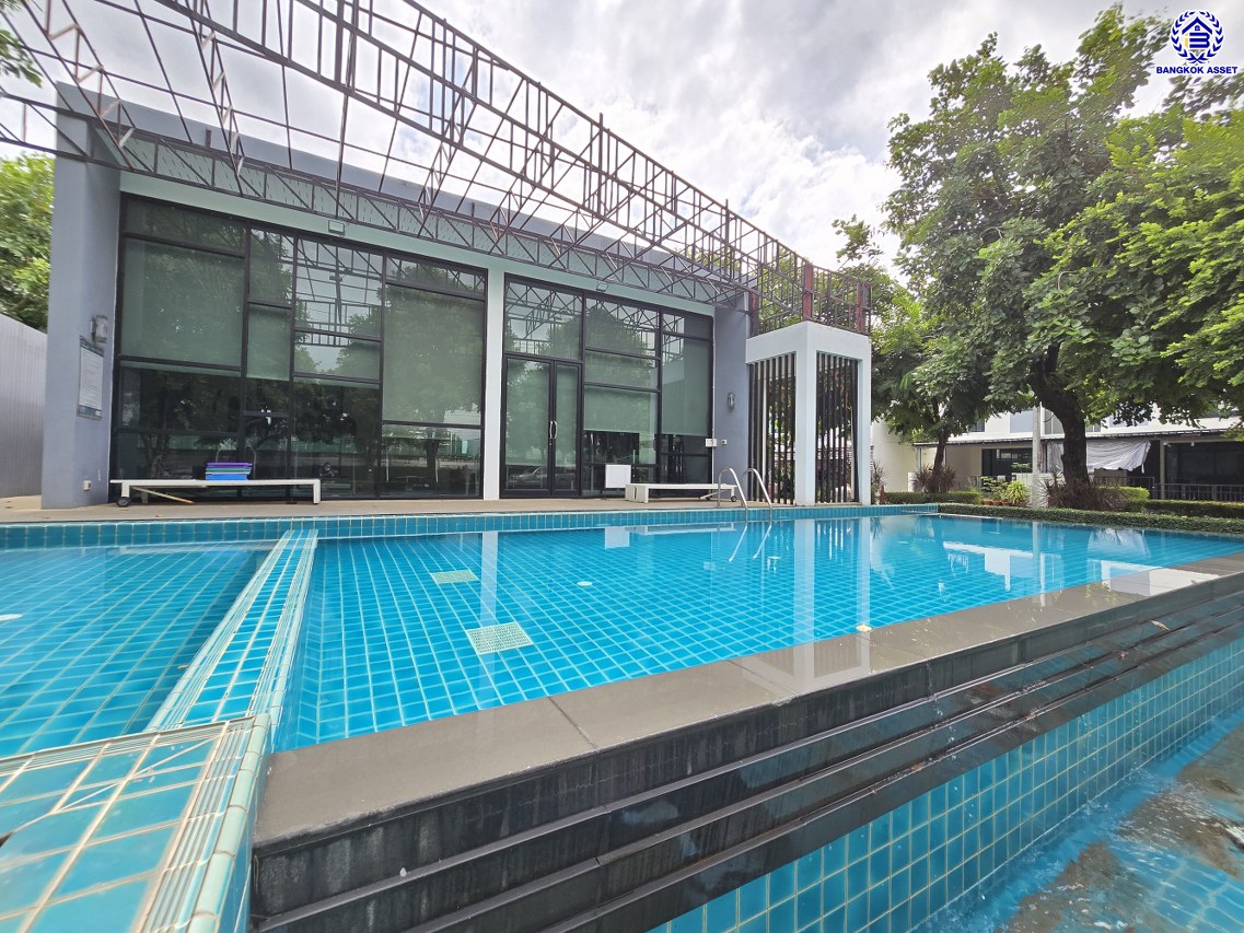 ทาวน์เฮ้าส์มือสองนนทบุรี โครงการ เดอะทรัสต์ ทาวน์โฮม ราชพฤกษ์-รัตนาธิเบศร์2 เนื้อที่ 20.50 ตร.ว. พื้นที่ใช้สอย 130 ตร.ม. ฟังก์ชัน 4 ห้องนอน 3 ห้องน้ำ 2 ที่จอดรถ บ้านพร้อมอยู่ พร้อมของแถมฟรี! เครื่องปรับอากาศ และ เครื่องทำน้ำอุ่น บนทำเลแห่งการเดินทาง เชื่อมต่อ ถนนราชพฤกษ์, ถนนชัยพฤกษ์, ถนนรัตนาธิเบศร์ ใกล้รถไฟฟ้าสายสีม่วง "สถานีบางรักน้อยท่าอิฐ" และใกล้จุดขึ้นทางด่วน "ศรีรัช"