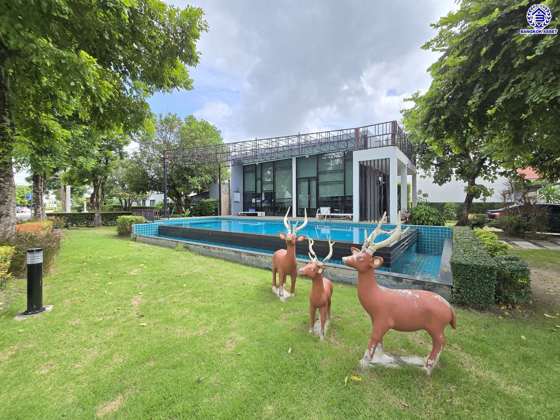 ทาวน์เฮ้าส์มือสองนนทบุรี โครงการ เดอะทรัสต์ ทาวน์โฮม ราชพฤกษ์-รัตนาธิเบศร์2 เนื้อที่ 20.50 ตร.ว. พื้นที่ใช้สอย 130 ตร.ม. ฟังก์ชัน 4 ห้องนอน 3 ห้องน้ำ 2 ที่จอดรถ บ้านพร้อมอยู่ พร้อมของแถมฟรี! เครื่องปรับอากาศ และ เครื่องทำน้ำอุ่น บนทำเลแห่งการเดินทาง เชื่อมต่อ ถนนราชพฤกษ์, ถนนชัยพฤกษ์, ถนนรัตนาธิเบศร์ ใกล้รถไฟฟ้าสายสีม่วง "สถานีบางรักน้อยท่าอิฐ" และใกล้จุดขึ้นทางด่วน "ศรีรัช"