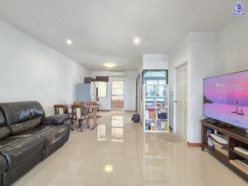 ทาวน์เฮ้าส์มือสองนนทบุรี โครงการ เดอะทรัสต์ ทาวน์โฮม ราชพฤกษ์-รัตนาธิเบศร์2 เนื้อที่ 20.50 ตร.ว. พื้นที่ใช้สอย 130 ตร.ม. ฟังก์ชัน 4 ห้องนอน 3 ห้องน้ำ 2 ที่จอดรถ บ้านพร้อมอยู่ พร้อมของแถมฟรี! เครื่องปรับอากาศ และ เครื่องทำน้ำอุ่น บนทำเลแห่งการเดินทาง เชื่อมต่อ ถนนราชพฤกษ์, ถนนชัยพฤกษ์, ถนนรัตนาธิเบศร์ ใกล้รถไฟฟ้าสายสีม่วง "สถานีบางรักน้อยท่าอิฐ" และใกล้จุดขึ้นทางด่วน "ศรีรัช"