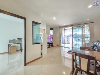 ทาวน์เฮ้าส์มือสองนนทบุรี โครงการ เดอะทรัสต์ ทาวน์โฮม ราชพฤกษ์-รัตนาธิเบศร์2 เนื้อที่ 20.50 ตร.ว. พื้นที่ใช้สอย 130 ตร.ม. ฟังก์ชัน 4 ห้องนอน 3 ห้องน้ำ 2 ที่จอดรถ บ้านพร้อมอยู่ พร้อมของแถมฟรี! เครื่องปรับอากาศ และ เครื่องทำน้ำอุ่น บนทำเลแห่งการเดินทาง เชื่อมต่อ ถนนราชพฤกษ์, ถนนชัยพฤกษ์, ถนนรัตนาธิเบศร์ ใกล้รถไฟฟ้าสายสีม่วง "สถานีบางรักน้อยท่าอิฐ" และใกล้จุดขึ้นทางด่วน "ศรีรัช"