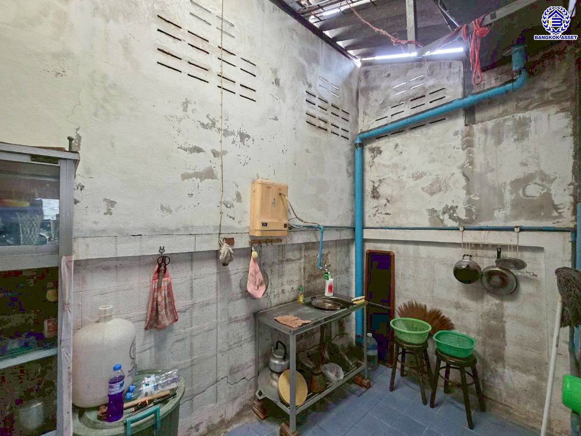 ทาวน์เฮ้าส์มือสองนนทบุรี โครงการ เอเชียโฮมทาวน์1 บางกรวย-ไทรน้อย เนื้อที่ 16 ตร.ว. พื้นที่ใช้สอย 64 ตร.ม. ฟังก์ชัน 2 ห้องนอน 2 ห้องน้ำ 1 ที่จอดรถ บ้านสภาพดี บนทำเลแห่งการเดินทาง เชื่อมต่อถนนกาญจนาภิเษก, ถนนรัตนาธิเบศร์ และจุดขึ้นมอเตอร์เวย์ M81 "บางใหญ่-กาญจนบุรี" จองเลย!