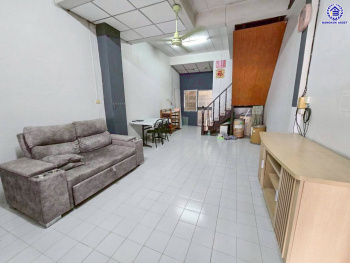 ทาวน์เฮ้าส์มือสองนนทบุรี โครงการ เอเชียโฮมทาวน์1 บางกรวย-ไทรน้อย เนื้อที่ 16 ตร.ว. พื้นที่ใช้สอย 64 ตร.ม. ฟังก์ชัน 2 ห้องนอน 2 ห้องน้ำ 1 ที่จอดรถ บ้านสภาพดี บนทำเลแห่งการเดินทาง เชื่อมต่อถนนกาญจนาภิเษก, ถนนรัตนาธิเบศร์ และจุดขึ้นมอเตอร์เวย์ M81 "บางใหญ่-กาญจนบุรี" จองเลย!