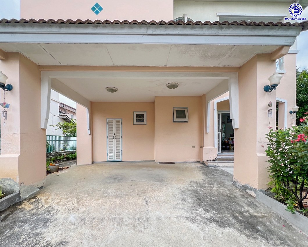 บ้านเดี่ยวมือสองนนทบุรี โครงการ ชัยพฤกษ์ วงแหวน-รัตนาธิเบศร์ หลังมุม เนื้อที่ 51 ตร.ว. พื้นที่ใช้สอย 162 ตร.ม. ฟังก์ชัน 3 ห้องนอน 2 ห้องน้ำ 2 ที่จอดรถ บนทำเลเดินทางสะดวก เชื่อมต่อถนนกาญจนาภิเษก, ถนนรัตนาธิเบศร์ ใกล้รถไฟฟ้าสายสีม่วง "สถานีคลองบางไผ่" และจุดขึ้นมอเตอร์เวย์ M81 "บางใหญ่-กาญจนบุรี"