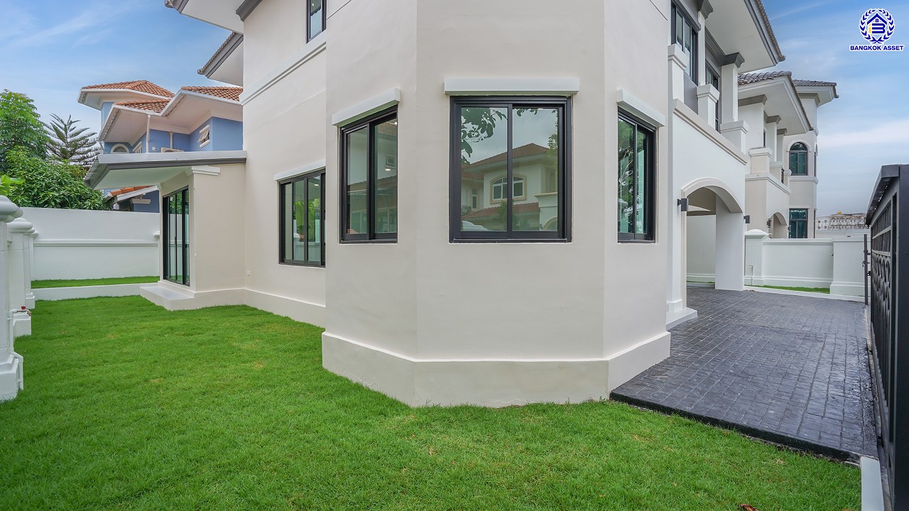 บ้านมือสองตกแต่งใหม่ โครงการ ภัสสร7 รัตนาธิเบศร์ พื้นที่กว้างกว่า 60 ตร.ว. พื้นที่ใช้สอย 239.64 ตร.ม. รองรับทุกความสุขด้วยฟังก์ชัน 3 ห้องนอน 3 ห้องน้ำ จอดรถได้ 2 คัน มาพร้อมห้องอเนกประสงค์ 2 ห้อง ที่สามารถปรับได้ตามการใช้งาน เชื่อมต่อถนนรัตนาธิเบศร์ ถนนราชพฤกษ์ ใกล้รถไฟฟ้าสายสีม่วง "สถานีบางพลู"