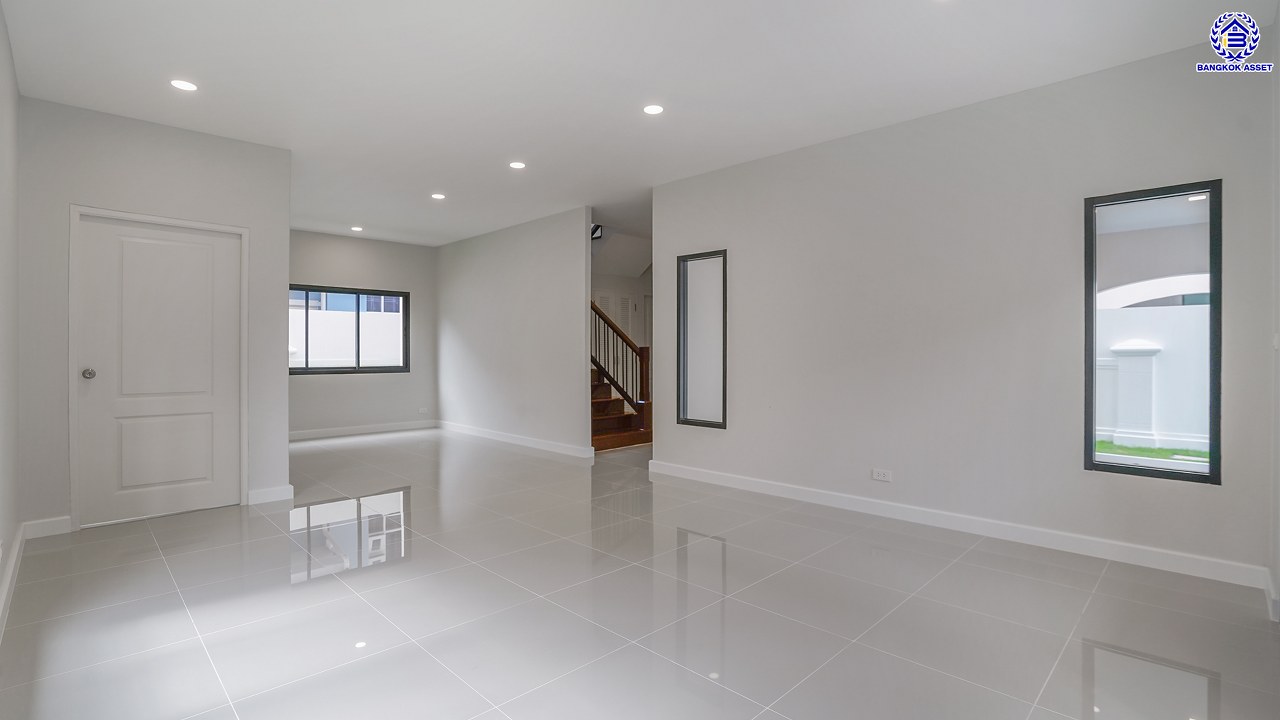 บ้านมือสองตกแต่งใหม่ โครงการ ภัสสร7 รัตนาธิเบศร์ พื้นที่กว้างกว่า 60 ตร.ว. พื้นที่ใช้สอย 239.64 ตร.ม. รองรับทุกความสุขด้วยฟังก์ชัน 3 ห้องนอน 3 ห้องน้ำ จอดรถได้ 2 คัน มาพร้อมห้องอเนกประสงค์ 2 ห้อง ที่สามารถปรับได้ตามการใช้งาน เชื่อมต่อถนนรัตนาธิเบศร์ ถนนราชพฤกษ์ ใกล้รถไฟฟ้าสายสีม่วง "สถานีบางพลู"