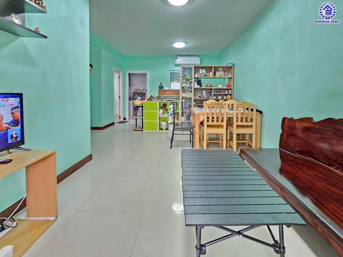 ทาวน์เฮ้าส์มือสองนนทบุรี โครงการ พฤกษาวิลล์22 พระราม5-2 เนื้อที่กว้าง 17.40 ตร.ว. พื้นที่ใช้สอย 110 ตร.ม. ฟังก์ชัน 3 ห้องนอน 2 ห้องน้ำ 1 ที่จอดรถ แถมฟรี! เครื่องปรับอากาศ 2 เครื่อง พร้อมเข้าอยู่ได้ทันที ตั้งบนทำเลดี เชื่อมต่อถนนนครอินทร์, ถนนพิบูลสงคราม, ถนนราชพฤกษ์ และใกล้จุดขึ้นทางด่วน "พระราม7"