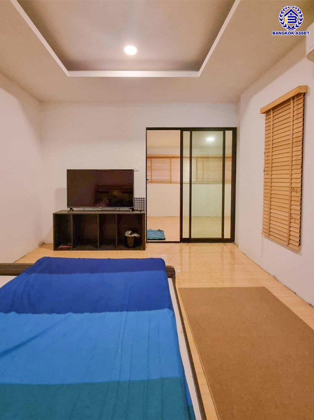 บ้านเดี่ยวมือสองนนทบุรี โครงการ ดิโอเรียลเทลเฮ้าส์ บางกรวย-ไทรน้อย เนื้อที่ 115 ตร.ว. พื้นที่ใช้สอย 234 ตร.ม. ฟังก์ชัน 5 ห้องนอน 3 ห้องน้ำ 2 ที่จอดรถ บ้านสวยพร้อมเข้าอยู่ บนทำเลดี เชื่อมต่อถนนกาญจนาภิเษก, ถนนรัตนาธิเบศร์ ใกล้รถไฟฟ้าสายสีม่วง "สถานีคลองบางไผ่"