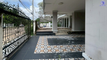 บ้านเดี่ยวมือสองนนทบุรี โครงการ ดิโอเรียลเทลเฮ้าส์ บางกรวย-ไทรน้อย เนื้อที่ 115 ตร.ว. พื้นที่ใช้สอย 234 ตร.ม. ฟังก์ชัน 5 ห้องนอน 3 ห้องน้ำ 2 ที่จอดรถ บ้านสวยพร้อมเข้าอยู่ บนทำเลดี เชื่อมต่อถนนกาญจนาภิเษก, ถนนรัตนาธิเบศร์ ใกล้รถไฟฟ้าสายสีม่วง "สถานีคลองบางไผ่"