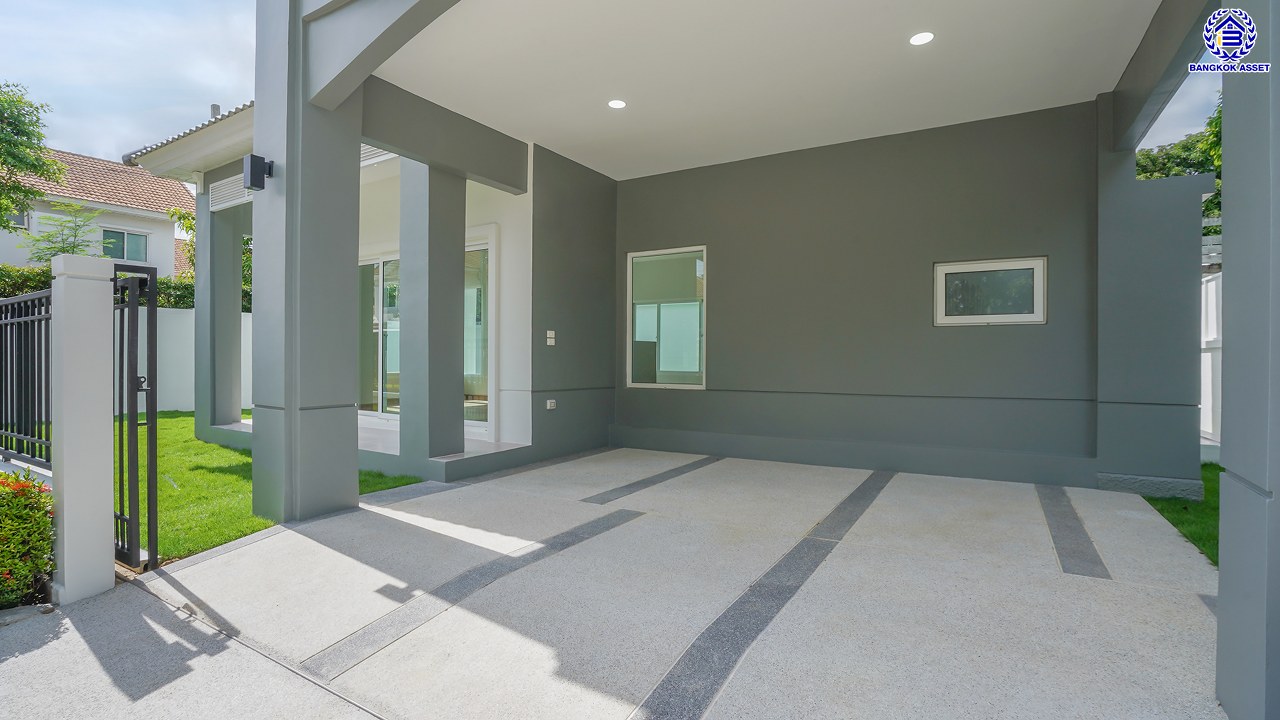 บ้านมือสองตกแต่งใหม่ บ้านคุณภาพจาก Property Perfect เพอร์เฟคเพลส ราชพฤกษ์ ติดถนนราชพฤกษ์ เชื่อมต่อถนนรัตนาธิเบศร์ ใกล้รถไฟฟ้าสายสีม่วง "สถานีบางรักน้อยท่าอิฐ" จุดขึ้นทางด่วน "กาญจนาภิเษก" และเซ็นทรัล เวสต์วิลล์ บนเนื้อที่ 55.2 ตร.ว. พื้นที่ใช้สอย 166 ตร.ม. พร้อมฟังก์ชัน 3 ห้องนอน 3 ห้องน้ำ จอดรถได้ 2 คัน