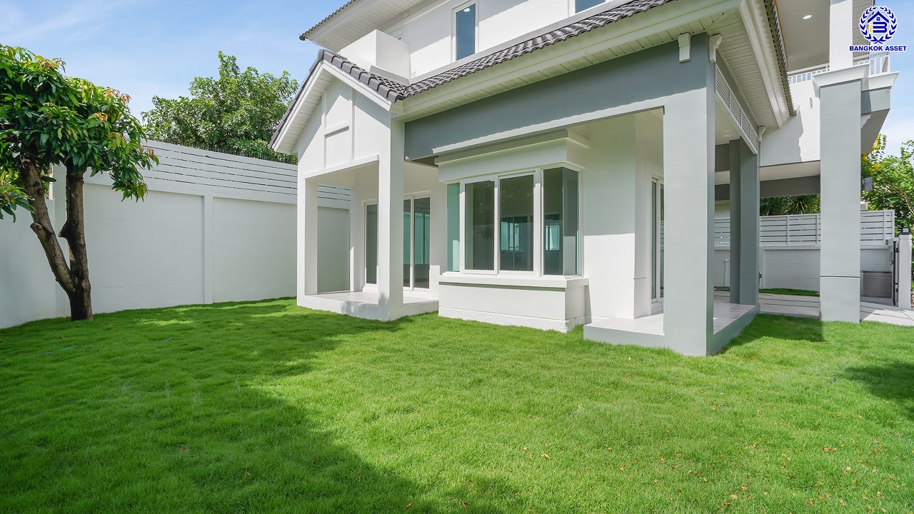 บ้านมือสองตกแต่งใหม่ บ้านคุณภาพจาก Property Perfect เพอร์เฟคเพลส ราชพฤกษ์ ติดถนนราชพฤกษ์ เชื่อมต่อถนนรัตนาธิเบศร์ ใกล้รถไฟฟ้าสายสีม่วง "สถานีบางรักน้อยท่าอิฐ" จุดขึ้นทางด่วน "กาญจนาภิเษก" และเซ็นทรัล เวสต์วิลล์ บนเนื้อที่ 55.2 ตร.ว. พื้นที่ใช้สอย 166 ตร.ม. พร้อมฟังก์ชัน 3 ห้องนอน 3 ห้องน้ำ จอดรถได้ 2 คัน