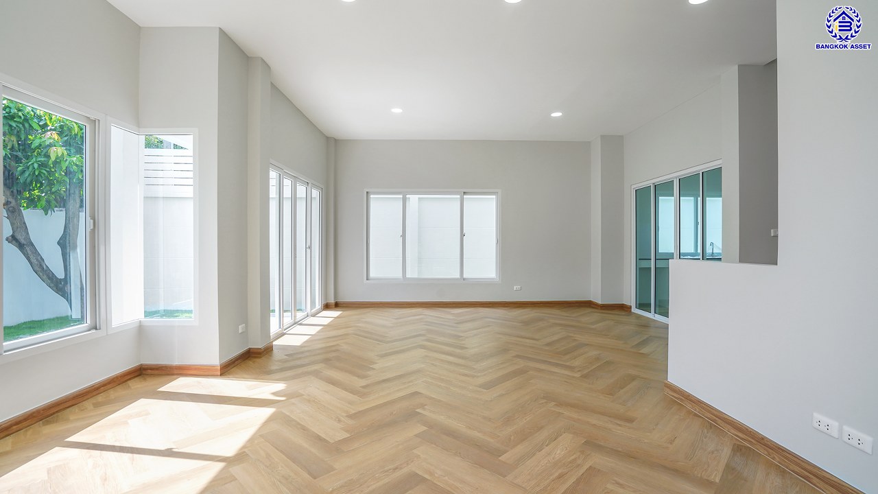 บ้านมือสองตกแต่งใหม่ บ้านคุณภาพจาก Property Perfect เพอร์เฟคเพลส ราชพฤกษ์ ติดถนนราชพฤกษ์ เชื่อมต่อถนนรัตนาธิเบศร์ ใกล้รถไฟฟ้าสายสีม่วง "สถานีบางรักน้อยท่าอิฐ" จุดขึ้นทางด่วน "กาญจนาภิเษก" และเซ็นทรัล เวสต์วิลล์ บนเนื้อที่ 55.2 ตร.ว. พื้นที่ใช้สอย 166 ตร.ม. พร้อมฟังก์ชัน 3 ห้องนอน 3 ห้องน้ำ จอดรถได้ 2 คัน