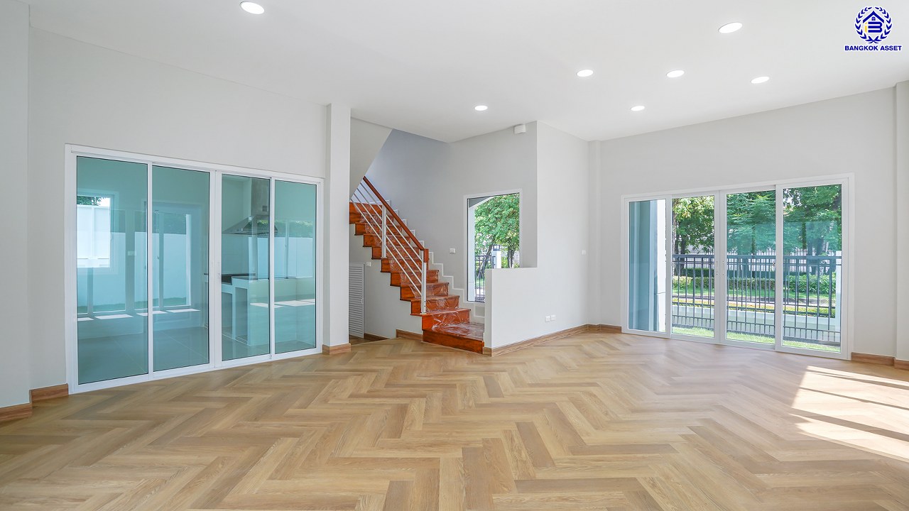 บ้านมือสองตกแต่งใหม่ บ้านคุณภาพจาก Property Perfect เพอร์เฟคเพลส ราชพฤกษ์ ติดถนนราชพฤกษ์ เชื่อมต่อถนนรัตนาธิเบศร์ ใกล้รถไฟฟ้าสายสีม่วง "สถานีบางรักน้อยท่าอิฐ" จุดขึ้นทางด่วน "กาญจนาภิเษก" และเซ็นทรัล เวสต์วิลล์ บนเนื้อที่ 55.2 ตร.ว. พื้นที่ใช้สอย 166 ตร.ม. พร้อมฟังก์ชัน 3 ห้องนอน 3 ห้องน้ำ จอดรถได้ 2 คัน