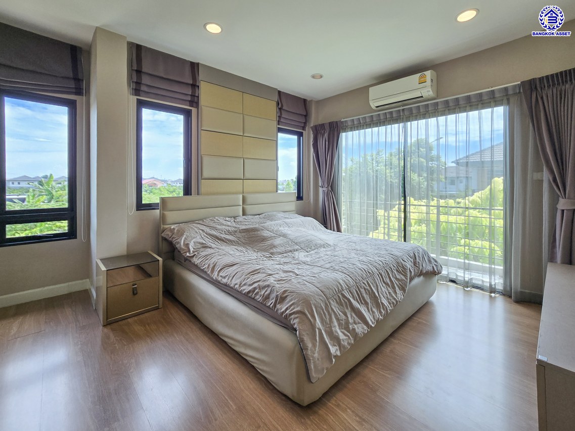 บ้านเดี่ยวมือสองนนทบุรี โครงการ ไลฟ์ บางกอก บูเลอวาร์ด ราชพฤกษ์-ปิ่นเกล้า หลังมุม เนื้อที่ 53.70 ตร.ว. พ้นที่ใช้สอย 150 ตร.ม. ฟังก์ชัน 4 ห้องนอน 3 ห้องน้ำ 2 ที่จอดรถ พร้อมเข้าอยู่ บนทำเลดี เชื่อมต่อถนนราชพฤกษ์ ถนนกาญจนาภิเษก ใกล้ห้างสรรพสินค้า Central Westville และจุดขึ้นทางด่วน "ศรีรัช"