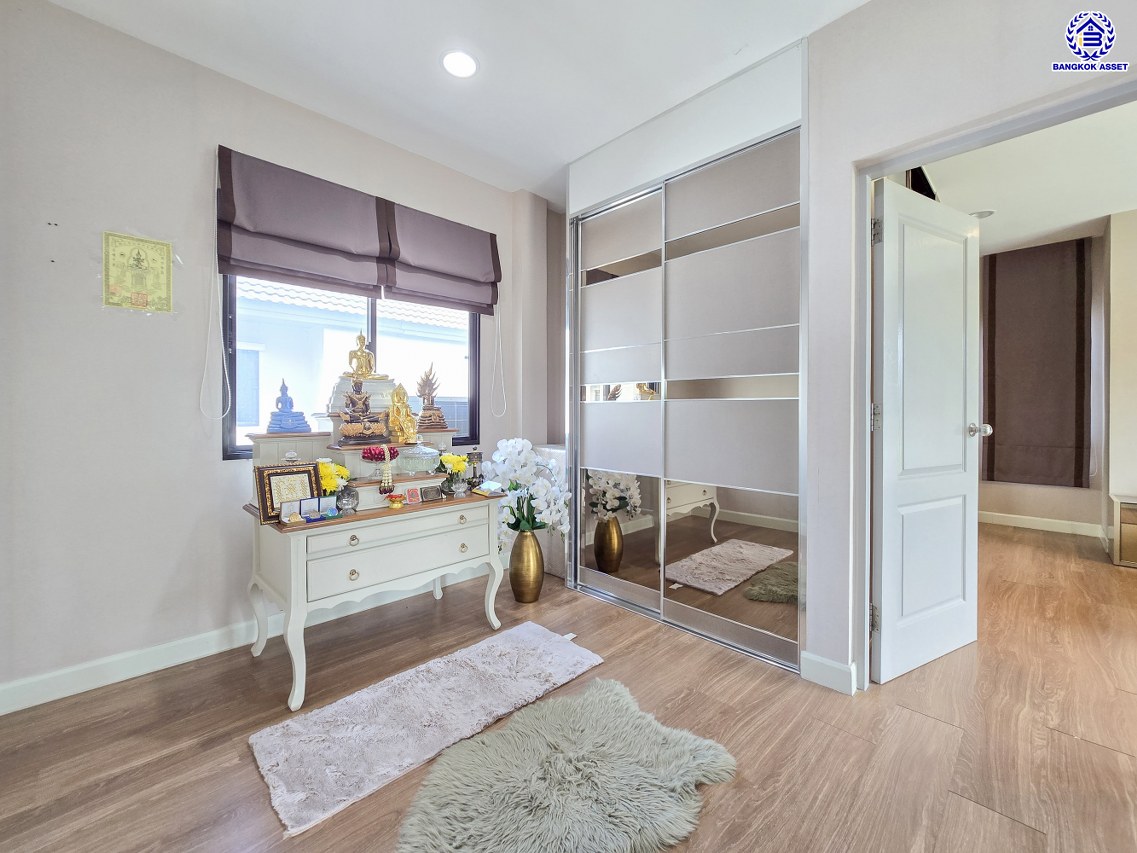 บ้านเดี่ยวมือสองนนทบุรี โครงการ ไลฟ์ บางกอก บูเลอวาร์ด ราชพฤกษ์-ปิ่นเกล้า หลังมุม เนื้อที่ 53.70 ตร.ว. พ้นที่ใช้สอย 150 ตร.ม. ฟังก์ชัน 4 ห้องนอน 3 ห้องน้ำ 2 ที่จอดรถ พร้อมเข้าอยู่ บนทำเลดี เชื่อมต่อถนนราชพฤกษ์ ถนนกาญจนาภิเษก ใกล้ห้างสรรพสินค้า Central Westville และจุดขึ้นทางด่วน "ศรีรัช"