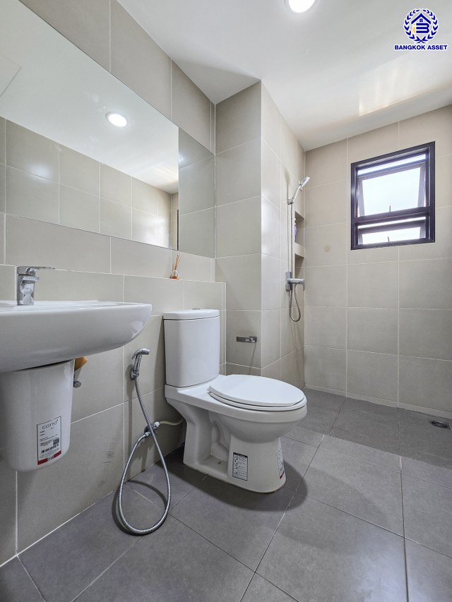 บ้านเดี่ยวมือสองนนทบุรี โครงการ ไลฟ์ บางกอก บูเลอวาร์ด ราชพฤกษ์-ปิ่นเกล้า หลังมุม เนื้อที่ 53.70 ตร.ว. พ้นที่ใช้สอย 150 ตร.ม. ฟังก์ชัน 4 ห้องนอน 3 ห้องน้ำ 2 ที่จอดรถ พร้อมเข้าอยู่ บนทำเลดี เชื่อมต่อถนนราชพฤกษ์ ถนนกาญจนาภิเษก ใกล้ห้างสรรพสินค้า Central Westville และจุดขึ้นทางด่วน "ศรีรัช"