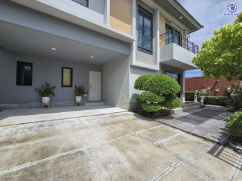 บ้านเดี่ยวมือสองนนทบุรี โครงการ ไลฟ์ บางกอก บูเลอวาร์ด ราชพฤกษ์-ปิ่นเกล้า หลังมุม เนื้อที่ 53.70 ตร.ว. พ้นที่ใช้สอย 150 ตร.ม. ฟังก์ชัน 4 ห้องนอน 3 ห้องน้ำ 2 ที่จอดรถ พร้อมเข้าอยู่ บนทำเลดี เชื่อมต่อถนนราชพฤกษ์ ถนนกาญจนาภิเษก ใกล้ห้างสรรพสินค้า Central Westville และจุดขึ้นทางด่วน "ศรีรัช"