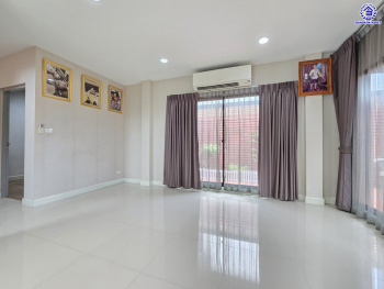 บ้านเดี่ยวมือสองนนทบุรี โครงการ ไลฟ์ บางกอก บูเลอวาร์ด ราชพฤกษ์-ปิ่นเกล้า หลังมุม เนื้อที่ 53.70 ตร.ว. พ้นที่ใช้สอย 150 ตร.ม. ฟังก์ชัน 4 ห้องนอน 3 ห้องน้ำ 2 ที่จอดรถ พร้อมเข้าอยู่ บนทำเลดี เชื่อมต่อถนนราชพฤกษ์ ถนนกาญจนาภิเษก ใกล้ห้างสรรพสินค้า Central Westville และจุดขึ้นทางด่วน "ศรีรัช"