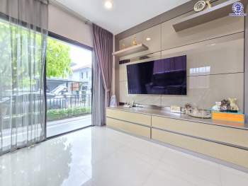 บ้านเดี่ยวมือสองนนทบุรี โครงการ ไลฟ์ บางกอก บูเลอวาร์ด ราชพฤกษ์-ปิ่นเกล้า หลังมุม เนื้อที่ 53.70 ตร.ว. พ้นที่ใช้สอย 150 ตร.ม. ฟังก์ชัน 4 ห้องนอน 3 ห้องน้ำ 2 ที่จอดรถ พร้อมเข้าอยู่ บนทำเลดี เชื่อมต่อถนนราชพฤกษ์ ถนนกาญจนาภิเษก ใกล้ห้างสรรพสินค้า Central Westville และจุดขึ้นทางด่วน "ศรีรัช"