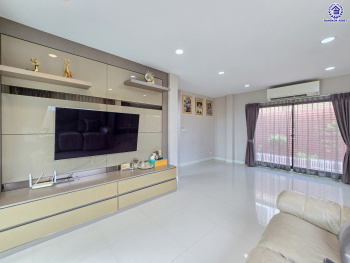 บ้านเดี่ยวมือสองนนทบุรี โครงการ ไลฟ์ บางกอก บูเลอวาร์ด ราชพฤกษ์-ปิ่นเกล้า หลังมุม เนื้อที่ 53.70 ตร.ว. พ้นที่ใช้สอย 150 ตร.ม. ฟังก์ชัน 4 ห้องนอน 3 ห้องน้ำ 2 ที่จอดรถ พร้อมเข้าอยู่ บนทำเลดี เชื่อมต่อถนนราชพฤกษ์ ถนนกาญจนาภิเษก ใกล้ห้างสรรพสินค้า Central Westville และจุดขึ้นทางด่วน "ศรีรัช"