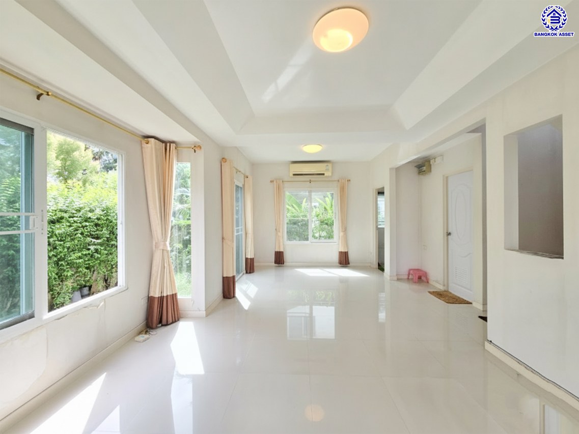 บ้านเดี่ยวมือสอง โครงการ พฤกษ์ลดา ปิ่นเกล้า-สาย5 จากแบรนด์ L&H เนื้อที่ 50 ตร.ว. พื้นที่ใช้สอย 119 ตร.ม. ฟังก์ชั่น 3 ห้องนอน 2 ห้องน้ำ 2 ที่จอดรถ บ้านสวยสภาพดี พร้อมแถมฟรี! เครื่องปรับอากาศ 3 เครื่อง บนทำเลเชื่อมต่อถนนบรมราชชนนี, ถนนปิ่นเกล้า-นครชัยศรี, ถนนพุทธมณฑลสาย5 ใกล้เซ็นทรัลศาลายา จองเลย!