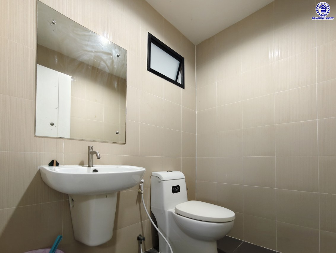 ทาวน์โฮมมือสองนนทบุรี โครงการ เดอะคอนเนคอัพ3 รัตนาธิเบศร์17 หลังมุม เนื้อที่ 27.40 ตร.ว. พื้นที่ใช้สอย 160 ตร.ม. จัดเต็มด้วยฟังก์ชั่น 3 ห้องนอน 3 ห้องน้ำ จอดรถได้ 2 คัน  พร้อมของแถมอีกหลายรายการ บนทำเลศักยภาพ หน้าโครงการอยู่ตรงข้ามเซ็นทรัลรัตนาฯ ใกล้รถไฟฟ้าสายสีม่วงสถานี "แยกนนทบุรี1 และจุดขึ้นทางด่วน "งามวงศ์วาน"