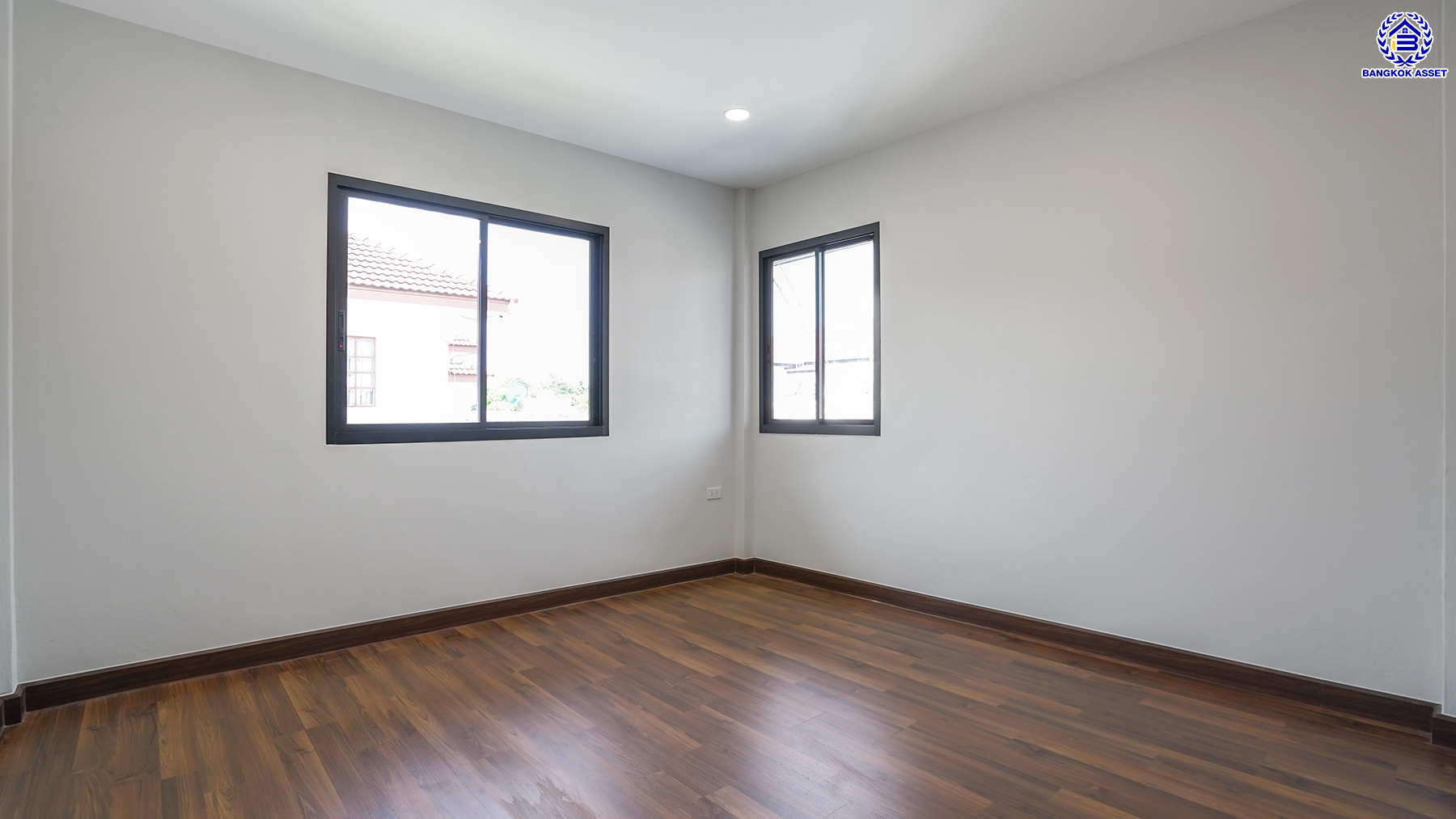 บ้านมือสองตกแต่งใหม่ คุณภาพแบรนด์ LH โครงการ ชลลดา บางบัวทอง ฟังก์ชันจัดเต็ม 4 ห้องนอน 3 ห้องน้ำ จอดรถได้ 2 คัน บนเนื้อที่ 100 ตร.ว. พื้นที่ใช้สอย 277.67 ตร.ม. พร้อม Facilities ครบ บนทำเลคุณภาพ เชื่อมต่อได้หลายเส้นทาง ใกล้เซ็นทรัลเวสต์เกต และรถไฟฟ้าสายสีม่วง "สถานีบางพลู"