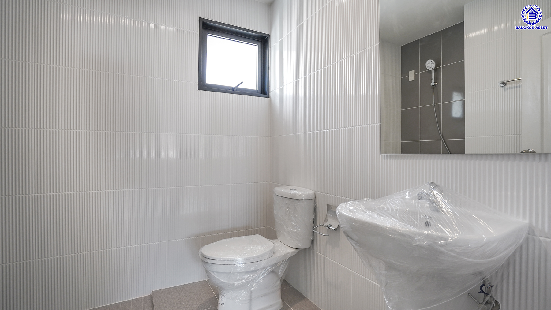 บ้านมือสองตกแต่งใหม่ คุณภาพแบรนด์ LH โครงการ ชลลดา บางบัวทอง ฟังก์ชันจัดเต็ม 4 ห้องนอน 3 ห้องน้ำ จอดรถได้ 2 คัน บนเนื้อที่ 100 ตร.ว. พื้นที่ใช้สอย 277.67 ตร.ม. พร้อม Facilities ครบ บนทำเลคุณภาพ เชื่อมต่อได้หลายเส้นทาง ใกล้เซ็นทรัลเวสต์เกต และรถไฟฟ้าสายสีม่วง "สถานีบางพลู"