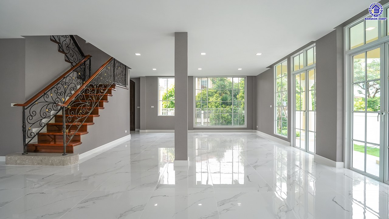 บ้านมือสองตกแต่งใหม่ โครงการ โกลเด้นเลเจ้นด์ สาทร-กัลปพฤกษ์ เนื้อที่ 90 ตร.ว. พื้นที่ใช้สอย 303.79 ตร.ม. ฟังก์ชัน 3 ห้องนอน 3 ห้องน้ำ 1 ห้องแม่บ้าน 2 ที่จอดรถ บ้านพร้อมอยู่ โครงการบนทำเลเดินทางสะดวก ติดถนนกัลปพฤกษ์ เชื่อมต่อถนนราชพฤกษ์ ใกล้รถไฟฟ้าสายสีเขียว "สถานีบางหว้า" และ "สถานีวุฒากาศ" และ ใกล้เดอะมอลล์ไลฟ์สโตร์ บางแค