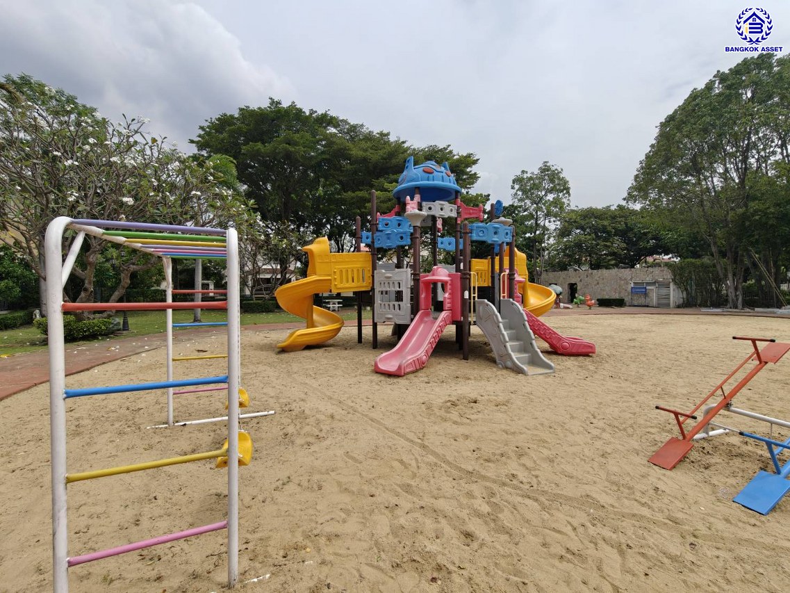 บ้านมือสองตกแต่งใหม่ โครงการ โกลเด้นเลเจ้นด์ สาทร-กัลปพฤกษ์ เนื้อที่ 90 ตร.ว. พื้นที่ใช้สอย 303.79 ตร.ม. ฟังก์ชัน 3 ห้องนอน 3 ห้องน้ำ 1 ห้องแม่บ้าน 2 ที่จอดรถ บ้านพร้อมอยู่ โครงการบนทำเลเดินทางสะดวก ติดถนนกัลปพฤกษ์ เชื่อมต่อถนนราชพฤกษ์ ใกล้รถไฟฟ้าสายสีเขียว "สถานีบางหว้า" และ "สถานีวุฒากาศ" และ ใกล้เดอะมอลล์ไลฟ์สโตร์ บางแค