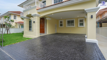 บ้านมือสองตกแต่งใหม่ โครงการ โกลเด้นเลเจ้นด์ สาทร-กัลปพฤกษ์ เนื้อที่ 90 ตร.ว. พื้นที่ใช้สอย 303.79 ตร.ม. ฟังก์ชัน 3 ห้องนอน 3 ห้องน้ำ 1 ห้องแม่บ้าน 2 ที่จอดรถ บ้านพร้อมอยู่ โครงการบนทำเลเดินทางสะดวก ติดถนนกัลปพฤกษ์ เชื่อมต่อถนนราชพฤกษ์ ใกล้รถไฟฟ้าสายสีเขียว "สถานีบางหว้า" และ "สถานีวุฒากาศ" และ ใกล้เดอะมอลล์ไลฟ์สโตร์ บางแค