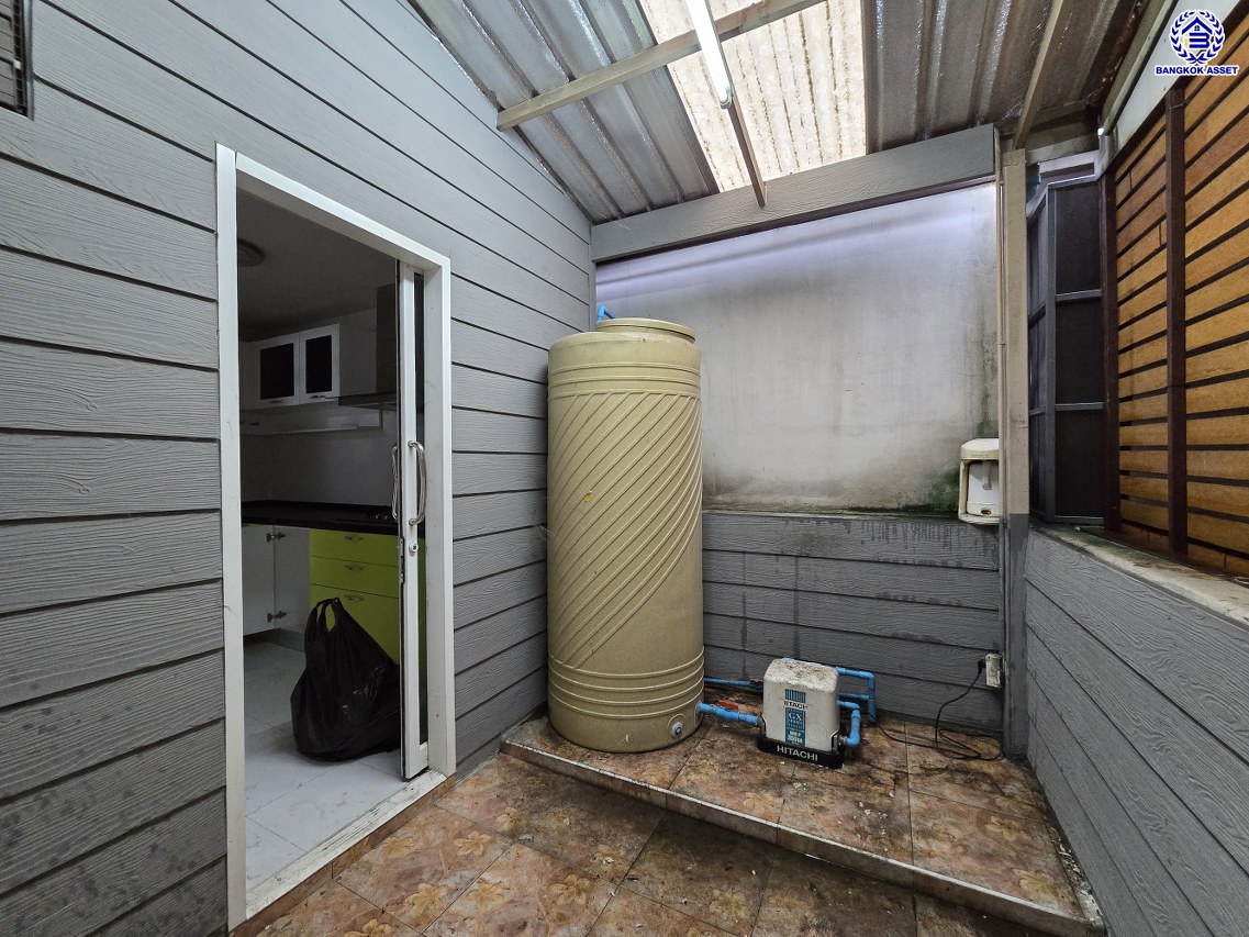 ทาวน์เฮ้าส์มือสองนนทบุรี โครงการ อารียา เดอะคัลเลอร์ แจ้งวัฒนะ-ติวานนท์ พื้นที่ใช้สอย 100 ตร.ม. เนื้อที่ 17.5 ตร.ว. ฟังก์ชัน 3 ห้องนอน 2 ห้องน้ำ จอดรถได้ 1 คัน บนทำเลดีเชื่อมต่อถนนติวานนท์, ถนนศรีสมาน, ถนนสะพานนนทบุรี-บางบัวทอง ใกล้รถไฟฟ้าสายสีชมพู "สถานีเมืองทองธานี" และจุดขึ้นทางด่วน "ศรีสมาน", "ทางด่วนแจ้งวัฒนะ"