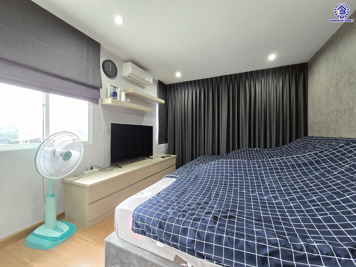 บ้านแฝดมือสองนนทบุรี โครงการ ภัสสร ไพรด์ ปิ่นเกล้า-วงแหวน เนื้อที่ 47.30 ตร.ว. พื้นที่ใช้สอย 124 ตร.ม. ฟังก์ชัน 3 ห้องนอน 2 ห้องน้ำ 2 ที่จอดรถ บนทำเลเดินทางสะดวก เชื่อมต่อทั้งปิ่นเกล้า-ศาลายา ใกล้เซ็นทรัลเวสต์เกต รถไฟฟ้าสายสีม่วง "สถานีตลาดบางใหญ่" และจุดขึ้นทางด่วน "ศรีรัช"