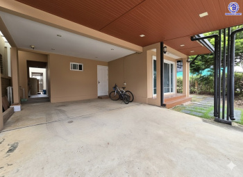 บ้านแฝดมือสองนนทบุรี โครงการ ภัสสร ไพรด์ ปิ่นเกล้า-วงแหวน เนื้อที่ 47.30 ตร.ว. พื้นที่ใช้สอย 124 ตร.ม. ฟังก์ชัน 3 ห้องนอน 2 ห้องน้ำ 2 ที่จอดรถ บนทำเลเดินทางสะดวก เชื่อมต่อทั้งปิ่นเกล้า-ศาลายา ใกล้เซ็นทรัลเวสต์เกต รถไฟฟ้าสายสีม่วง "สถานีตลาดบางใหญ่" และจุดขึ้นทางด่วน "ศรีรัช"