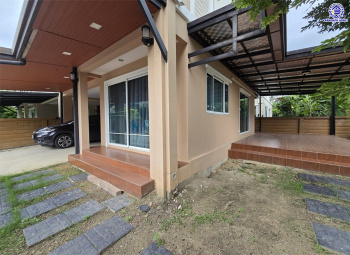 บ้านแฝดมือสองนนทบุรี โครงการ ภัสสร ไพรด์ ปิ่นเกล้า-วงแหวน เนื้อที่ 47.30 ตร.ว. พื้นที่ใช้สอย 124 ตร.ม. ฟังก์ชัน 3 ห้องนอน 2 ห้องน้ำ 2 ที่จอดรถ บนทำเลเดินทางสะดวก เชื่อมต่อทั้งปิ่นเกล้า-ศาลายา ใกล้เซ็นทรัลเวสต์เกต รถไฟฟ้าสายสีม่วง "สถานีตลาดบางใหญ่" และจุดขึ้นทางด่วน "ศรีรัช"