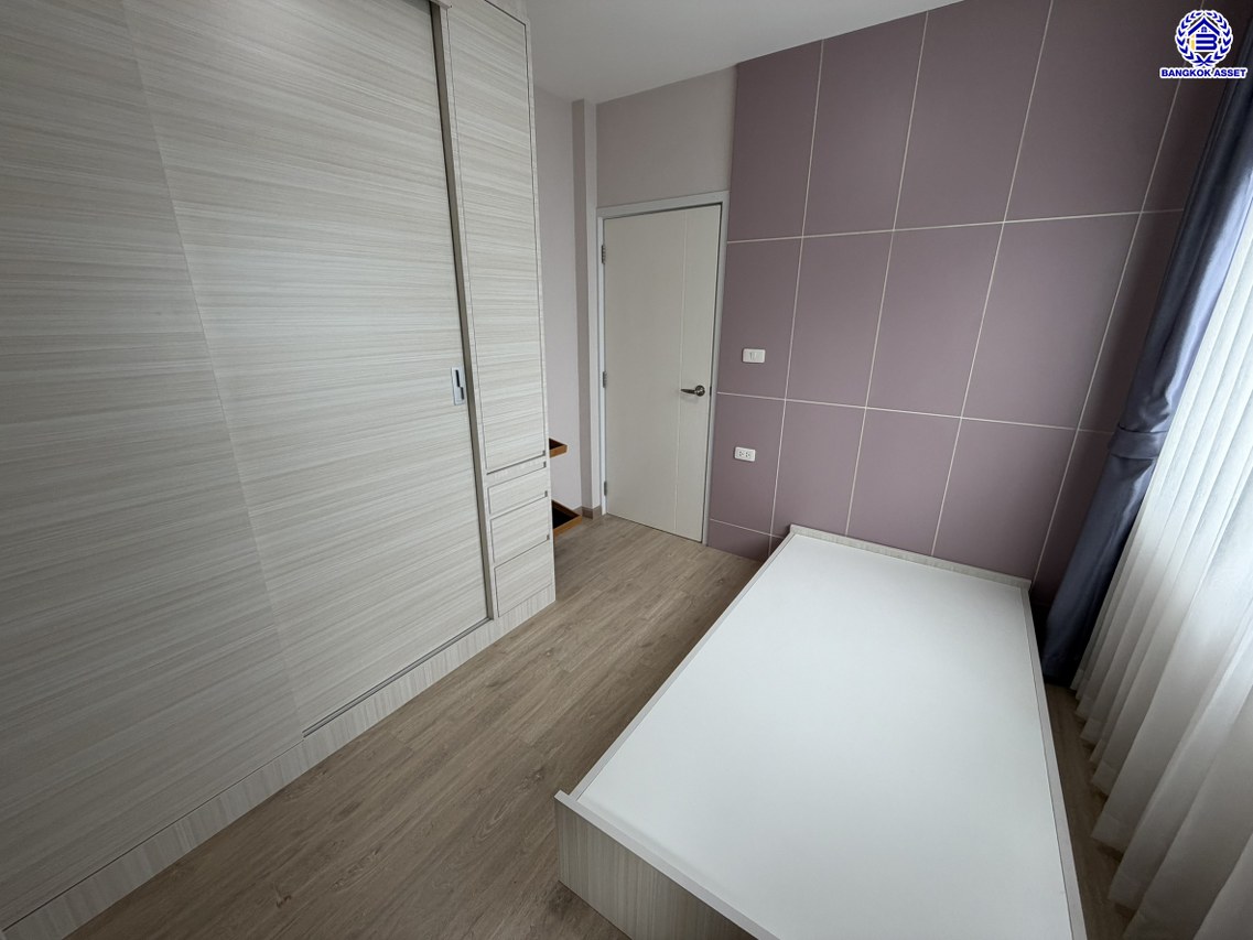 บ้านเดี่ยวมือสองกรุงเทพ โครงการ คาซ่าวิลล์ วงแหวน-รามอินทรา ฟังก์ชัน 4 ห้องนอน 3 ห้องน้ำ 2 ที่จอดรถ บนเนื้อที่ 50.20 ตร.ว. พื้นที่ใช้สอย 120 ตร.ม. พร้อมของแถมอีกหลายรายการ บนทำเลเดินทางสะดวก เชื่อมต่อถนนจตุโชติ, ถนนสุขาภิบาล5, ถนนหทัยราษฎร์, ถนนรัชดา-รามอินทรา ใกล้จุดขึ้นทางด่วน "รามอินทรา-อาจณรงค์(ฉลองรัช)" และ ใกล้แฟชั่นไอส์แลนด์, เดอะพรอมานาด