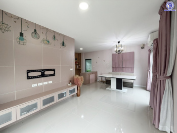 บ้านเดี่ยวมือสองกรุงเทพ โครงการ คาซ่าวิลล์ วงแหวน-รามอินทรา ฟังก์ชัน 4 ห้องนอน 3 ห้องน้ำ 2 ที่จอดรถ บนเนื้อที่ 50.20 ตร.ว. พื้นที่ใช้สอย 120 ตร.ม. พร้อมของแถมอีกหลายรายการ บนทำเลเดินทางสะดวก เชื่อมต่อถนนจตุโชติ, ถนนสุขาภิบาล5, ถนนหทัยราษฎร์, ถนนรัชดา-รามอินทรา ใกล้จุดขึ้นทางด่วน "รามอินทรา-อาจณรงค์(ฉลองรัช)" และ ใกล้แฟชั่นไอส์แลนด์, เดอะพรอมานาด