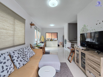 ทาวน์เฮ้าส์มือสองนนทบุรี โครงการ โมดิวิลล่า ชัยพฤกษ์ ฟังก์ชัน 3 ห้องนอน 2 ห้องน้ำ 1 ที่จอดรถ เนื้อที่ 24.50 ตร.ว. พื้นที่ใช้สอย 100 ตร.ม. ใกล้ Community Mall ที่ครบครัน เดินทางสะดวก เชื่อมต่อถนนบางกรวย-ไทรน้อย ถนนราชพฤกษ์ ถนนกาญจนาภิเษก ใกล้รถไฟฟ้าสายสีม่วง "สถานีบางพลู" และจุดขึ้นทางด่วน "ศรีรัช"