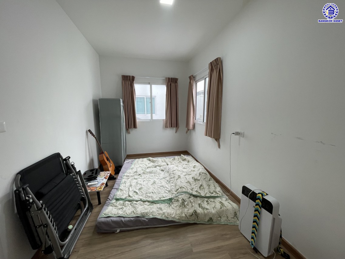 ทาวน์เฮ้าส์มือสอง โครงการ เดอะคอนเนค บางนา-วงแหวน ฟังก์ชัน 3 ห้องนอน 3 ห้องน้ำ 2 ที่จอดรถ เนื้อที่ 31.20 ตร.ว. พื้นที่ใช้สอย 133 ตร.ม.  บ้านสวยสภาพดี แถมฟรี! เครื่องปรับอากาศ เครื่องทำน้ำอุ่น เครื่องดูดควัน พร้อมเข้าอยู่  บนทำเลเดินทางสะดวก เชื่อมต่อถนนลาดกระบัง ถนนกิ่งแก้ว ถนนวงแหวนรอบนอก(ตะวันออก) และ ใกล้จุดขึ้นทางด่วน "ทางหลวงพิเศษหมายเลข9"