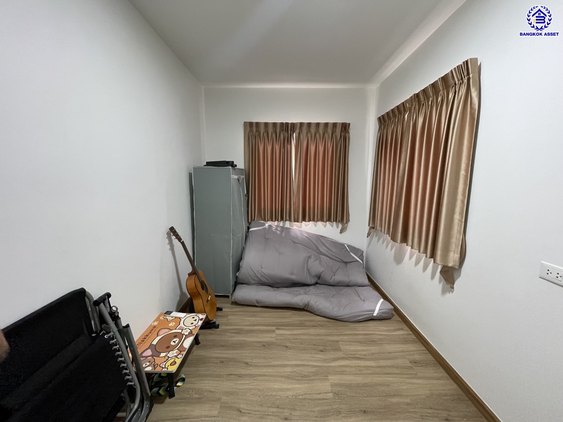 ทาวน์เฮ้าส์มือสอง โครงการ เดอะคอนเนค บางนา-วงแหวน ฟังก์ชัน 3 ห้องนอน 3 ห้องน้ำ 2 ที่จอดรถ เนื้อที่ 31.20 ตร.ว. พื้นที่ใช้สอย 133 ตร.ม.  บ้านสวยสภาพดี แถมฟรี! เครื่องปรับอากาศ เครื่องทำน้ำอุ่น เครื่องดูดควัน พร้อมเข้าอยู่  บนทำเลเดินทางสะดวก เชื่อมต่อถนนลาดกระบัง ถนนกิ่งแก้ว ถนนวงแหวนรอบนอก(ตะวันออก) และ ใกล้จุดขึ้นทางด่วน "ทางหลวงพิเศษหมายเลข9"