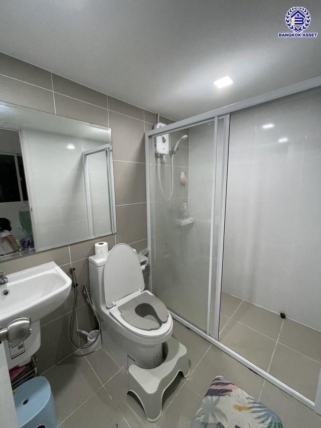 ทาวน์เฮ้าส์มือสอง โครงการ เดอะคอนเนค บางนา-วงแหวน ฟังก์ชัน 3 ห้องนอน 3 ห้องน้ำ 2 ที่จอดรถ เนื้อที่ 31.20 ตร.ว. พื้นที่ใช้สอย 133 ตร.ม.  บ้านสวยสภาพดี แถมฟรี! เครื่องปรับอากาศ เครื่องทำน้ำอุ่น เครื่องดูดควัน พร้อมเข้าอยู่  บนทำเลเดินทางสะดวก เชื่อมต่อถนนลาดกระบัง ถนนกิ่งแก้ว ถนนวงแหวนรอบนอก(ตะวันออก) และ ใกล้จุดขึ้นทางด่วน "ทางหลวงพิเศษหมายเลข9"