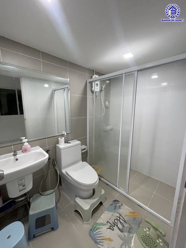 ทาวน์เฮ้าส์มือสอง โครงการ เดอะคอนเนค บางนา-วงแหวน ฟังก์ชัน 3 ห้องนอน 3 ห้องน้ำ 2 ที่จอดรถ เนื้อที่ 31.20 ตร.ว. พื้นที่ใช้สอย 133 ตร.ม.  บ้านสวยสภาพดี แถมฟรี! เครื่องปรับอากาศ เครื่องทำน้ำอุ่น เครื่องดูดควัน พร้อมเข้าอยู่  บนทำเลเดินทางสะดวก เชื่อมต่อถนนลาดกระบัง ถนนกิ่งแก้ว ถนนวงแหวนรอบนอก(ตะวันออก) และ ใกล้จุดขึ้นทางด่วน "ทางหลวงพิเศษหมายเลข9"