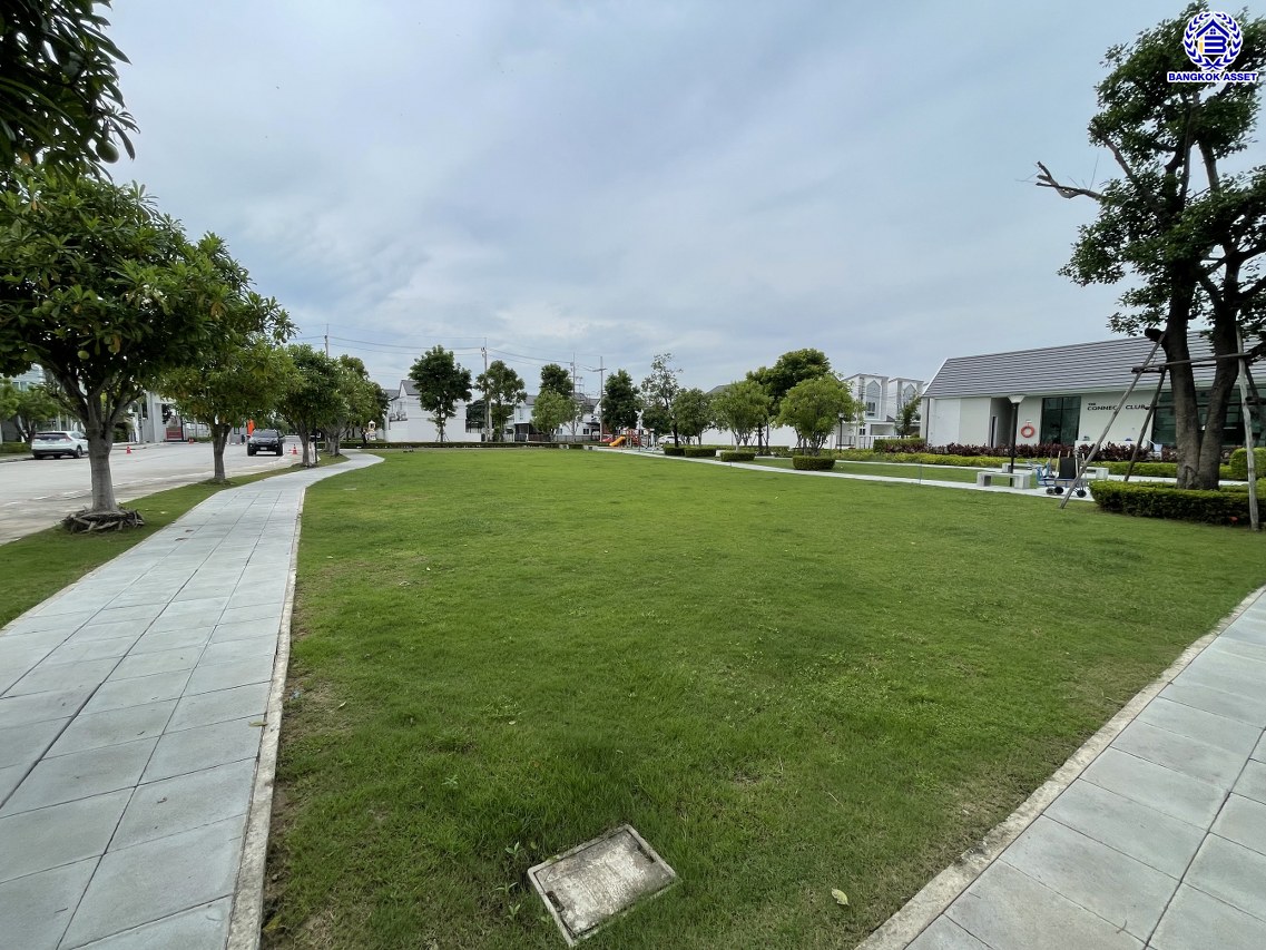 ทาวน์เฮ้าส์มือสอง โครงการ เดอะคอนเนค บางนา-วงแหวน ฟังก์ชัน 3 ห้องนอน 3 ห้องน้ำ 2 ที่จอดรถ เนื้อที่ 31.20 ตร.ว. พื้นที่ใช้สอย 133 ตร.ม.  บ้านสวยสภาพดี แถมฟรี! เครื่องปรับอากาศ เครื่องทำน้ำอุ่น เครื่องดูดควัน พร้อมเข้าอยู่  บนทำเลเดินทางสะดวก เชื่อมต่อถนนลาดกระบัง ถนนกิ่งแก้ว ถนนวงแหวนรอบนอก(ตะวันออก) และ ใกล้จุดขึ้นทางด่วน "ทางหลวงพิเศษหมายเลข9"