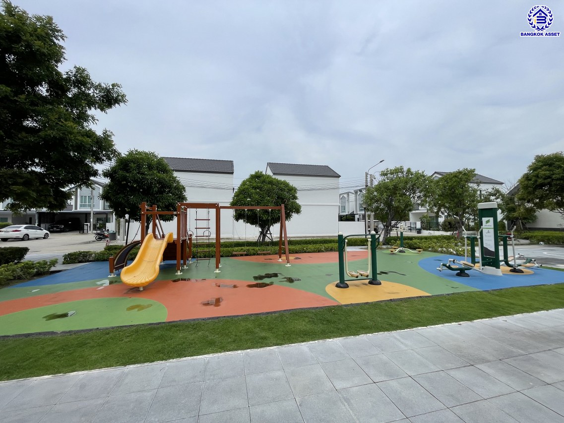 ทาวน์เฮ้าส์มือสอง โครงการ เดอะคอนเนค บางนา-วงแหวน ฟังก์ชัน 3 ห้องนอน 3 ห้องน้ำ 2 ที่จอดรถ เนื้อที่ 31.20 ตร.ว. พื้นที่ใช้สอย 133 ตร.ม.  บ้านสวยสภาพดี แถมฟรี! เครื่องปรับอากาศ เครื่องทำน้ำอุ่น เครื่องดูดควัน พร้อมเข้าอยู่  บนทำเลเดินทางสะดวก เชื่อมต่อถนนลาดกระบัง ถนนกิ่งแก้ว ถนนวงแหวนรอบนอก(ตะวันออก) และ ใกล้จุดขึ้นทางด่วน "ทางหลวงพิเศษหมายเลข9"