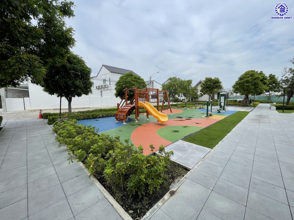 ทาวน์เฮ้าส์มือสอง โครงการ เดอะคอนเนค บางนา-วงแหวน ฟังก์ชัน 3 ห้องนอน 3 ห้องน้ำ 2 ที่จอดรถ เนื้อที่ 31.20 ตร.ว. พื้นที่ใช้สอย 133 ตร.ม.  บ้านสวยสภาพดี แถมฟรี! เครื่องปรับอากาศ เครื่องทำน้ำอุ่น เครื่องดูดควัน พร้อมเข้าอยู่  บนทำเลเดินทางสะดวก เชื่อมต่อถนนลาดกระบัง ถนนกิ่งแก้ว ถนนวงแหวนรอบนอก(ตะวันออก) และ ใกล้จุดขึ้นทางด่วน "ทางหลวงพิเศษหมายเลข9"