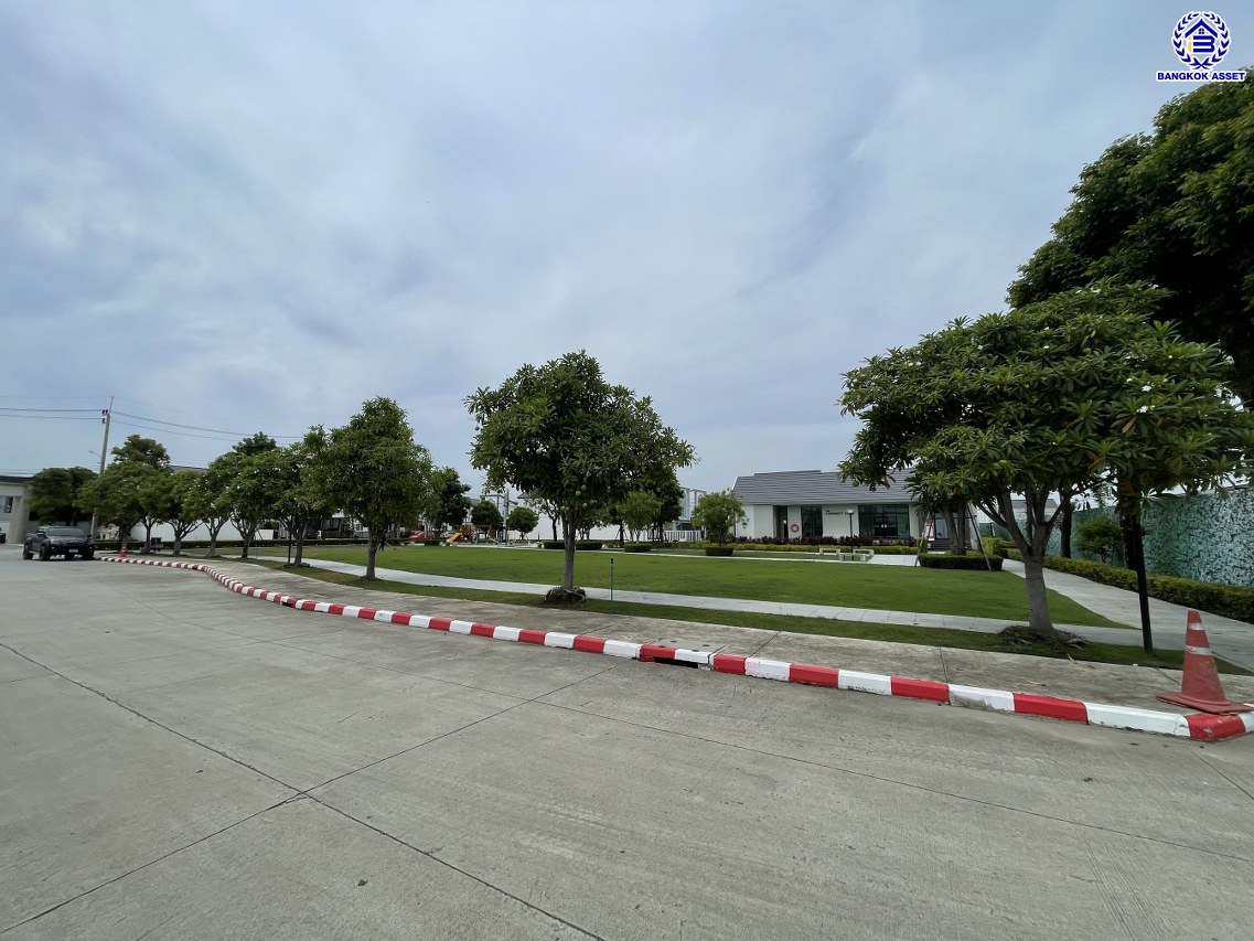 ทาวน์เฮ้าส์มือสอง โครงการ เดอะคอนเนค บางนา-วงแหวน ฟังก์ชัน 3 ห้องนอน 3 ห้องน้ำ 2 ที่จอดรถ เนื้อที่ 31.20 ตร.ว. พื้นที่ใช้สอย 133 ตร.ม.  บ้านสวยสภาพดี แถมฟรี! เครื่องปรับอากาศ เครื่องทำน้ำอุ่น เครื่องดูดควัน พร้อมเข้าอยู่  บนทำเลเดินทางสะดวก เชื่อมต่อถนนลาดกระบัง ถนนกิ่งแก้ว ถนนวงแหวนรอบนอก(ตะวันออก) และ ใกล้จุดขึ้นทางด่วน "ทางหลวงพิเศษหมายเลข9"