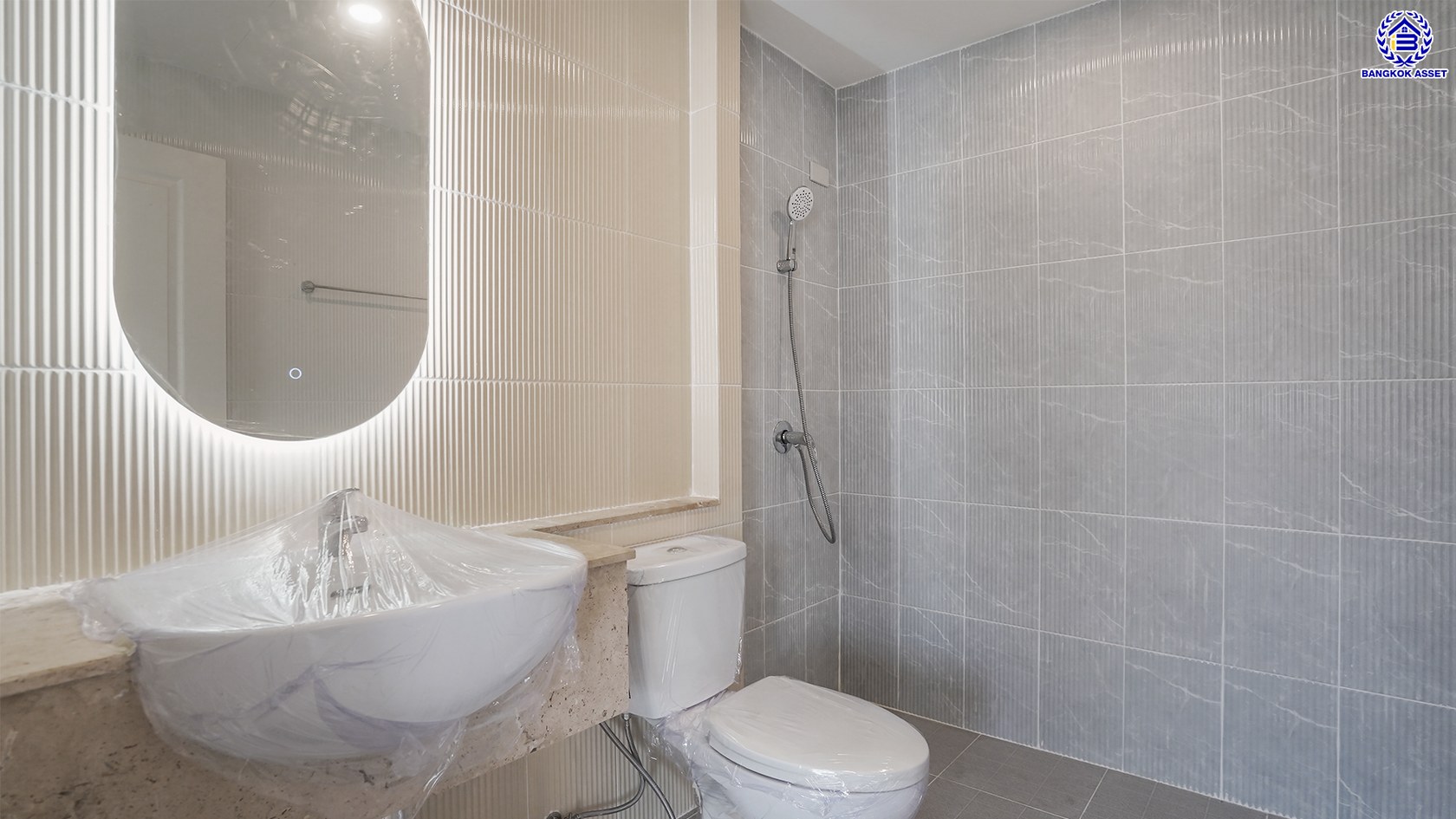 ทาวน์เฮ้าส์สามชั้นมือสองใจกลางเมือง โครงการ ทาวน์พลัส หัวหมาก เนื้อที่ 21.40 ตร.ว. พื้นที่ใช้สอย 169.76 ตร.ม. ฟังก์ชัน 3 ห้องนอน 4 ห้องน้ำ มีห้องน้ำส่วนตัวทุกห้อง ใกล้เดอะมอลล์ไลฟ์สโตร์บางกะปิ ที่ครบครัน เดินทางสะดวก ทำเลเชื่อมต่อถนนกรุงเทพกรีฑา ถนนลาดพร้าว ถนนรามคำแหง ใช้เวลาเพียง 10 นาทีก็ถึงรถไฟฟ้า "สถานีศรีกรีฑา"