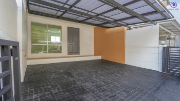 ทาวน์เฮ้าส์สามชั้นมือสองใจกลางเมือง โครงการ ทาวน์พลัส หัวหมาก เนื้อที่ 21.40 ตร.ว. พื้นที่ใช้สอย 169.76 ตร.ม. ฟังก์ชัน 3 ห้องนอน 4 ห้องน้ำ มีห้องน้ำส่วนตัวทุกห้อง ใกล้เดอะมอลล์ไลฟ์สโตร์บางกะปิ ที่ครบครัน เดินทางสะดวก ทำเลเชื่อมต่อถนนกรุงเทพกรีฑา ถนนลาดพร้าว ถนนรามคำแหง ใช้เวลาเพียง 10 นาทีก็ถึงรถไฟฟ้า "สถานีศรีกรีฑา"