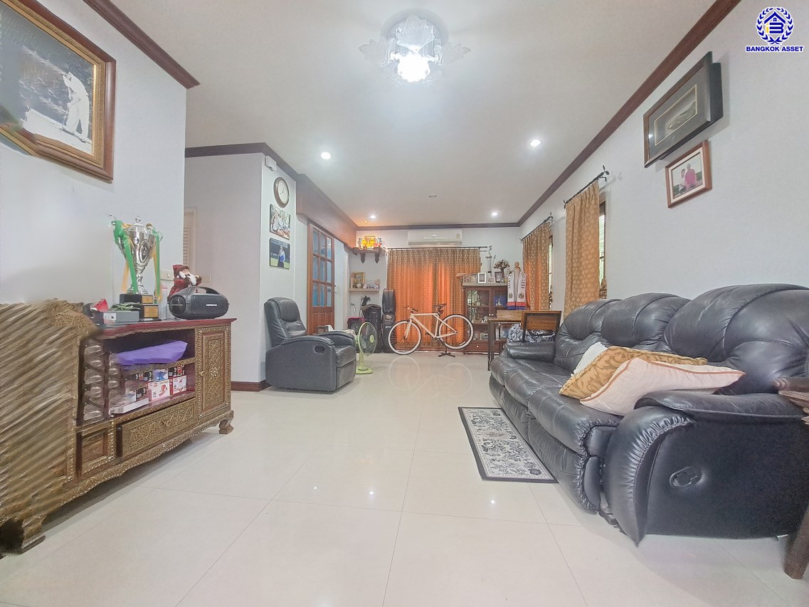 บ้านเดี่ยวมือสองนนทบุรี โครงการ ภัสสร8 บางใหญ่ หลังมุม เนื้อที่ 56.50 ตร.ว. พื้นที่ใช้สอย 147 ตร.ม. ฟังก์ชัน 3 ห้องนอน 3 ห้องน้ำ จอดรถได้ 2 คัน  แถมฟรี! เครื่องปรับอากาศ 3 เครื่อง บนทำเลศักยภาพ โครงการติดถนนใหญ่ เชื่อมต่อถนนกาญจนาภิเษก ,ถนนบางใหญ่-บางคูลัด ใกล้เซ็นทรัลเวสต์เกต ใกล้รถไฟฟ้าสายสีม่วง "สถานีตลาดบางใหญ่" และจุดขึ้นทางด่วน "ประจิมรัถยา"