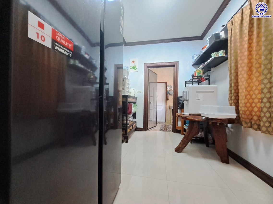 บ้านเดี่ยวมือสองนนทบุรี โครงการ ภัสสร8 บางใหญ่ หลังมุม เนื้อที่ 56.50 ตร.ว. พื้นที่ใช้สอย 147 ตร.ม. ฟังก์ชัน 3 ห้องนอน 3 ห้องน้ำ จอดรถได้ 2 คัน  แถมฟรี! เครื่องปรับอากาศ 3 เครื่อง บนทำเลศักยภาพ โครงการติดถนนใหญ่ เชื่อมต่อถนนกาญจนาภิเษก ,ถนนบางใหญ่-บางคูลัด ใกล้เซ็นทรัลเวสต์เกต ใกล้รถไฟฟ้าสายสีม่วง "สถานีตลาดบางใหญ่" และจุดขึ้นทางด่วน "ประจิมรัถยา"